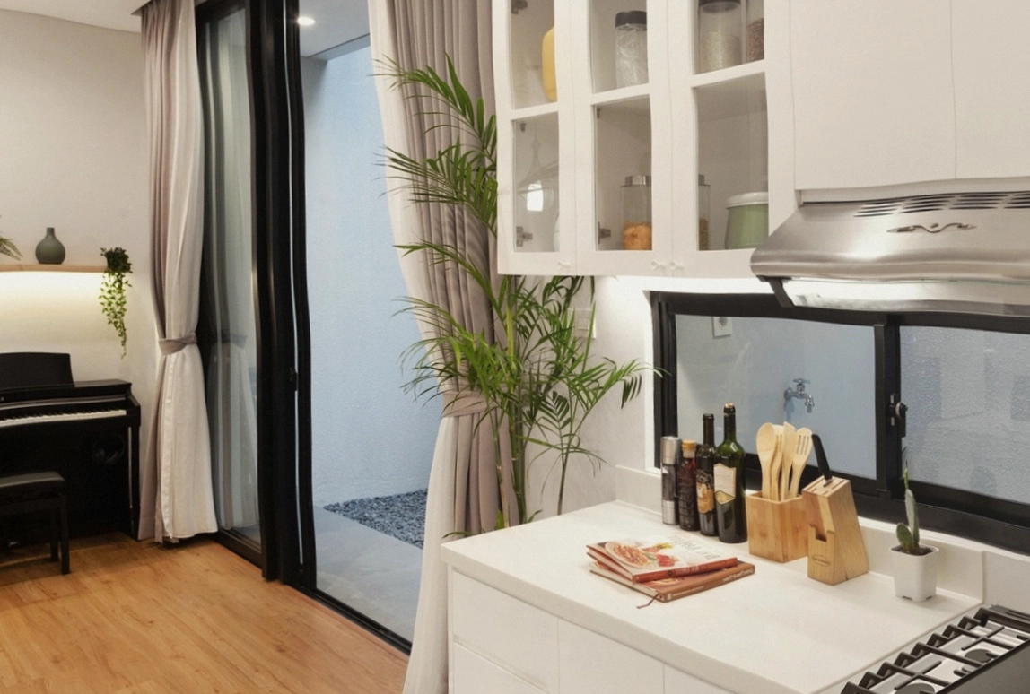 Warm minimalistische woonkamer met eiken en linnen